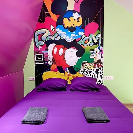 Capsule Forever Young: Entertainment Hub with Jacuzzi & Sauna Hastiere-par-dela Exterior photo
