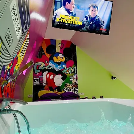 Capsule Forever Young: Entertainment Hub with Jacuzzi & Sauna Hastiere-par-dela Exterior photo