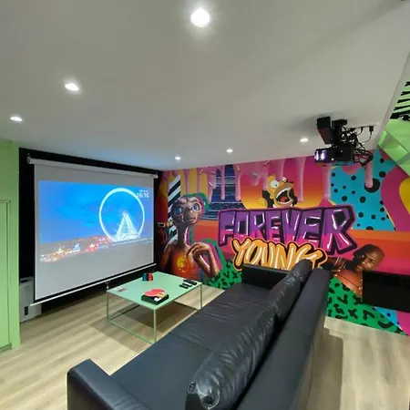 Capsule Forever Young: Entertainment Hub with Jacuzzi & Sauna Hastiere-par-dela Exterior photo