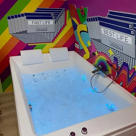 Capsule Forever Young: Entertainment Hub with Jacuzzi & Sauna Hastiere-par-dela Exterior photo