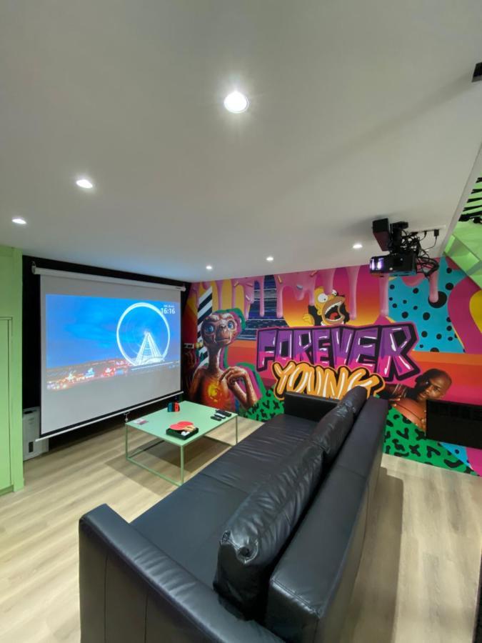 Capsule Forever Young: Entertainment Hub With Jacuzzi & Sauna Holiday home *