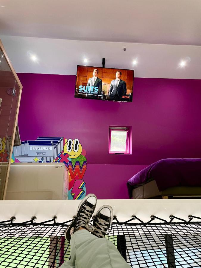 Capsule Forever Young: Entertainment Hub With Jacuzzi & Sauna Holiday home *