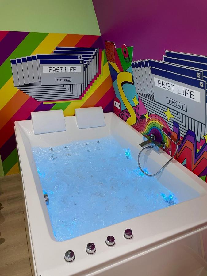 Capsule Forever Young: Entertainment Hub With Jacuzzi & Sauna Holiday home