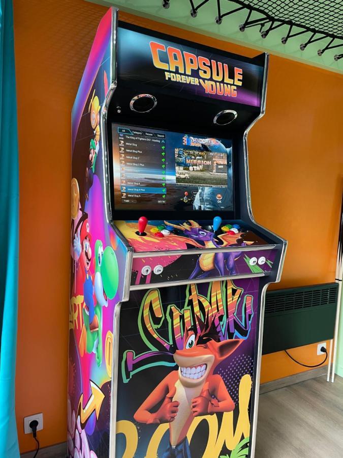 Capsule Forever Young - Jacuzzi - Sauna - Billard - Arcade De Jeux - Netflix & Cinema - Ping Pong * Hastiere-par-dela