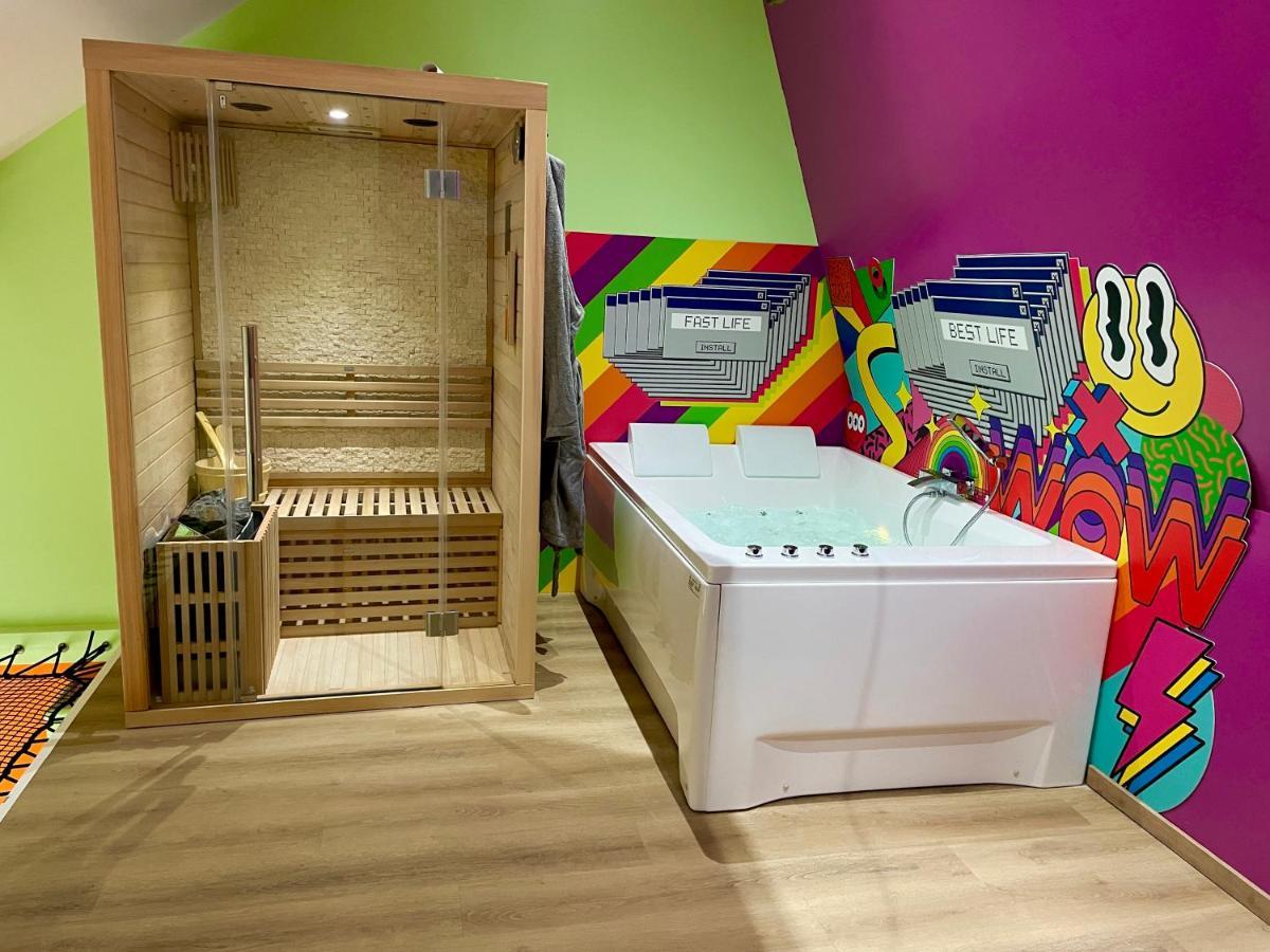 Capsule Forever Young: Entertainment Hub With Jacuzzi & Sauna