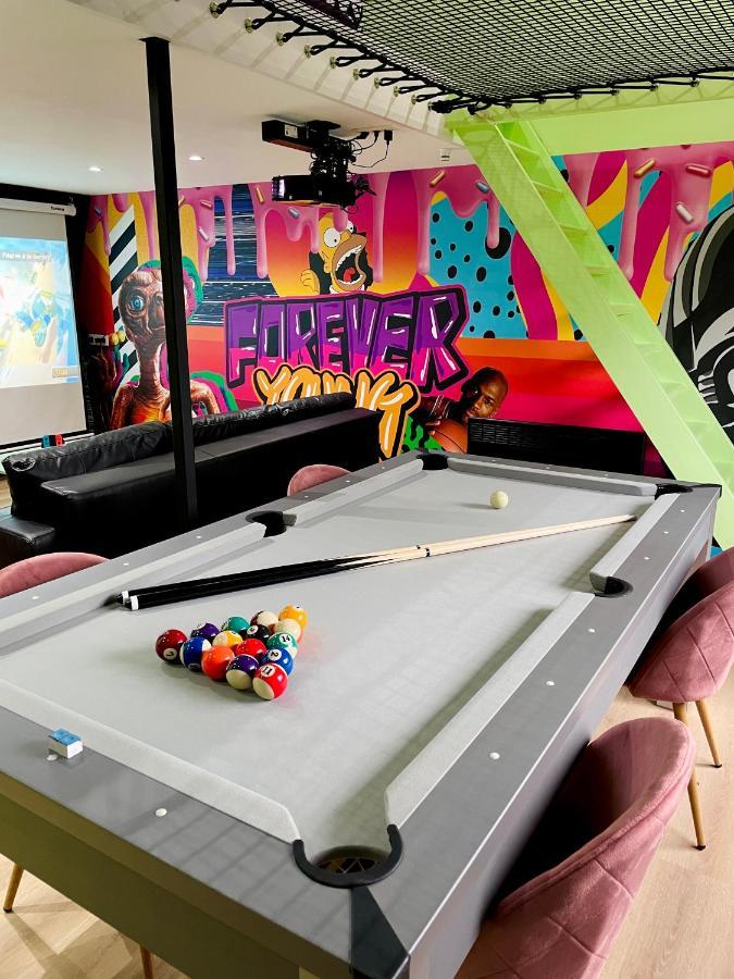 Holiday home Capsule Forever Young: Entertainment Hub With Jacuzzi & Sauna Hastiere-par-dela